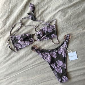 Benoa Kiki Lanis set in Hanalei